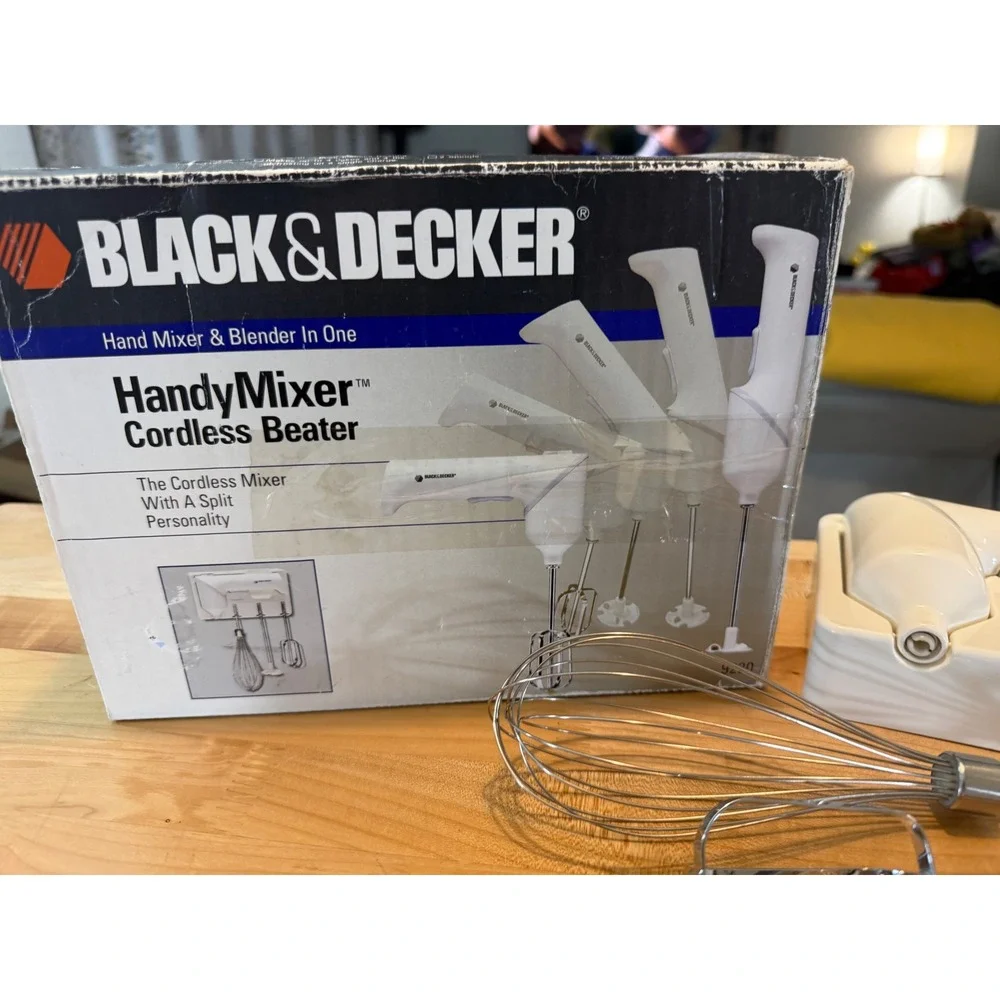 Vintage NEW Black & Decker HandyMixer Cordless Beater 9220 Hand Mixer Blender
